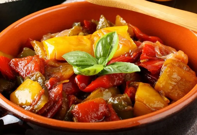 CARMAGNOLA - Il 1 settembre va in scena la «Disfida Gastronomica della Peperonata»