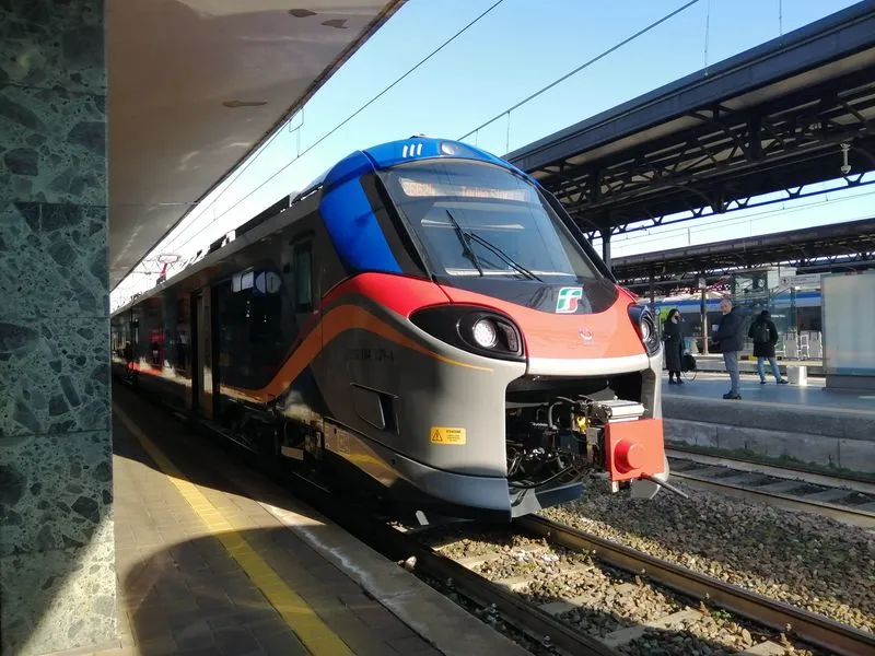 CARMAGNOLA-TROFARELLO - Freddo e guasti alle linee, treni bloccati e pendolari inviperiti