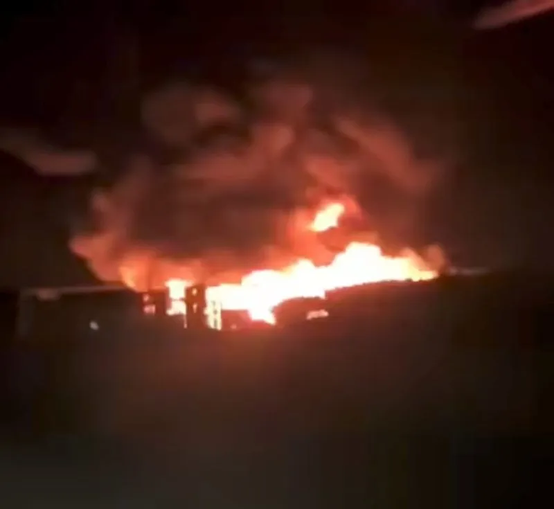 CARMAGNOLA - Furioso incendio devasta una ditta di autodemolizioni - FOTO