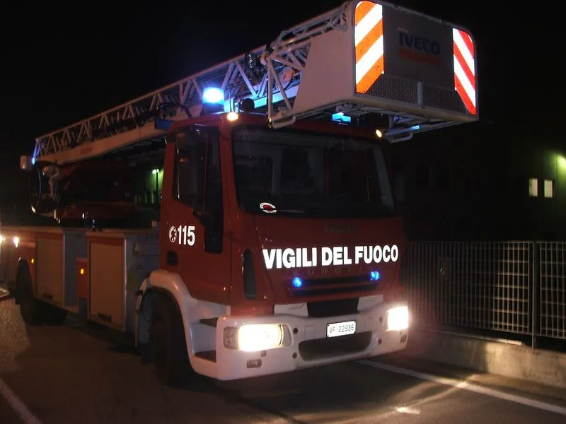 CARMAGNOLA - Incendio nella notte alla Teksid: analisi dell'Arpa sulla qualità dell'aria