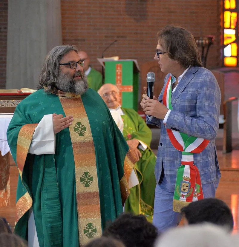 CARMAGNOLA - Terribile incidente in autostrada: don Riccardo Robella gravissimo al Cto