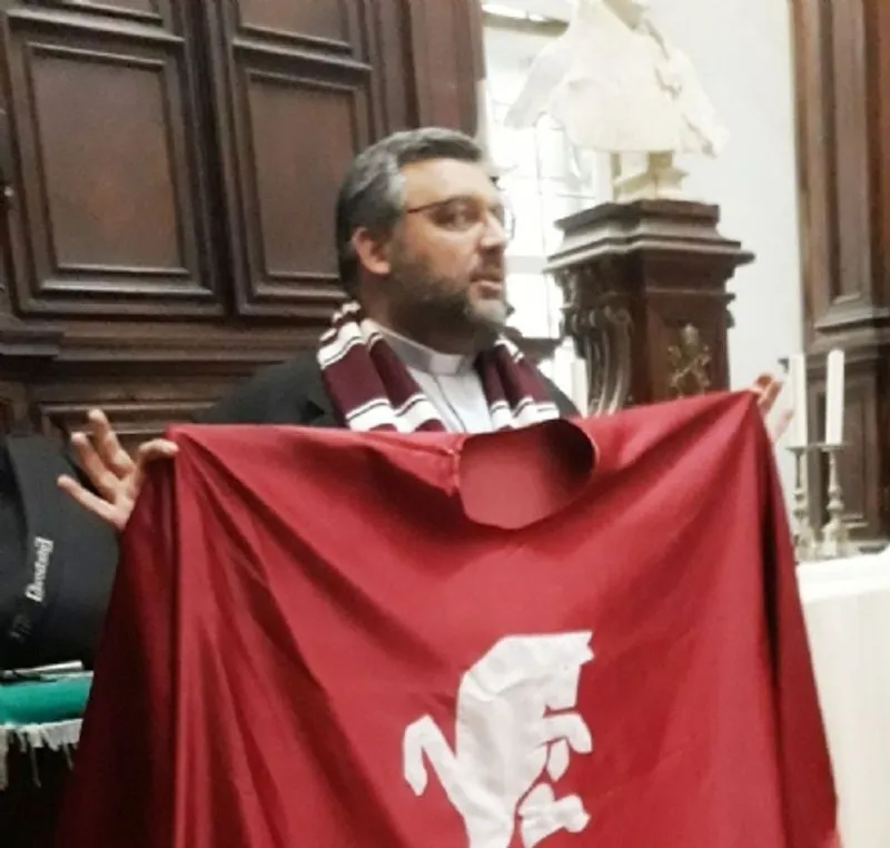 CARMAGNOLA - Terribile incidente in autostrada: don Riccardo Robella gravissimo al Cto