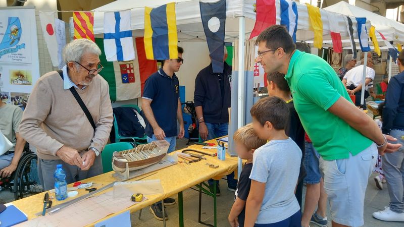 CARMAGNOLA - Modellismo navale, «I Delfini» cercano nuovi volontari con il corso per diventare piloti della flotta