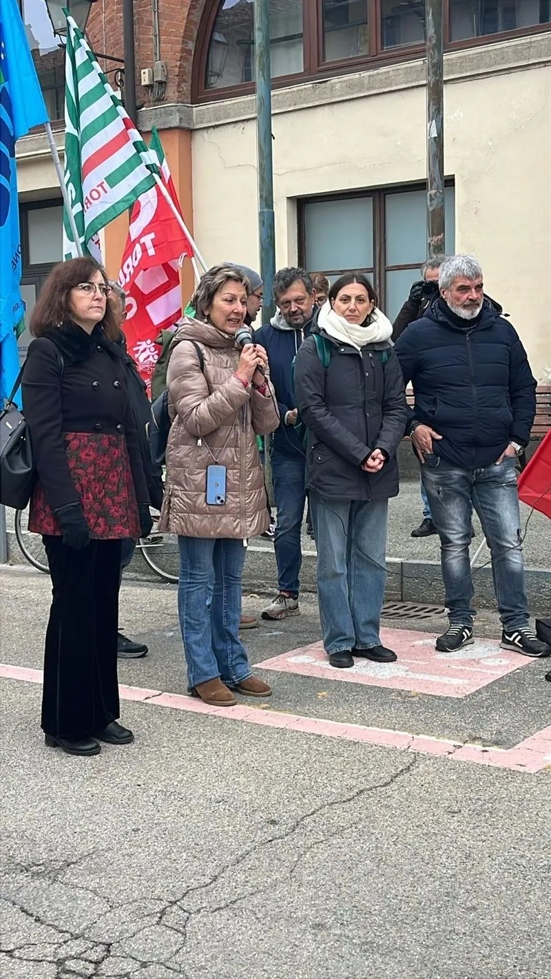 CARMAGNOLA - 180 famiglie senza assegno per la non autosufficienza: presidio davanti al municipio