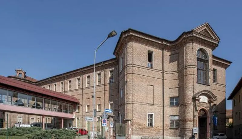 CARMAGNOLA - L'ospedale set cinematografico per le riprese del film «Gli ultimi giorni di vita di Leonardo Revelli, figlio unico»