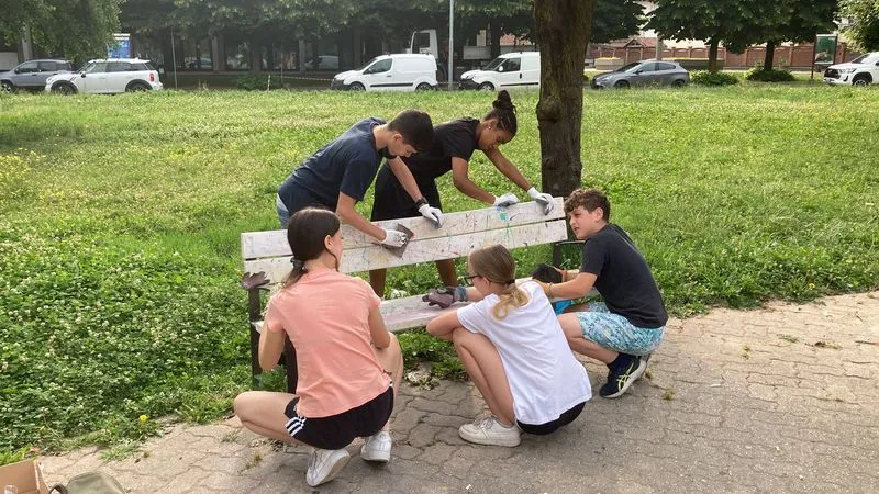 CARMAGNOLA - Una panchina per l'Europa dal Consiglio comunale dei ragazzi