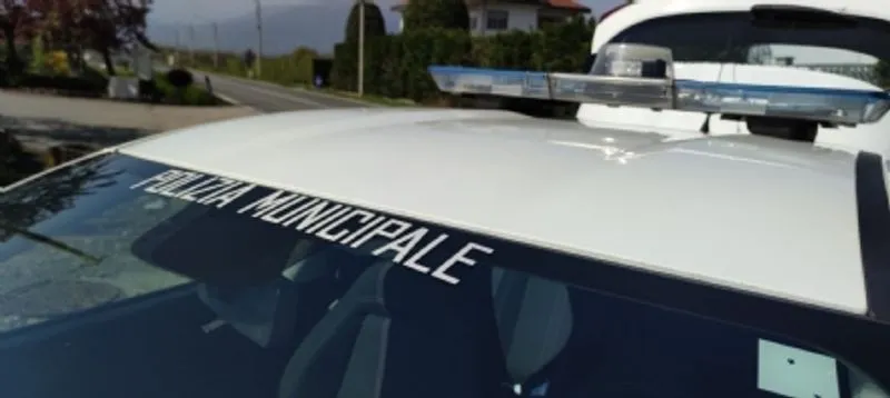 CARMAGNOLA - Raffica di controlli da parte della polizia municipale sui monopattini elettrici