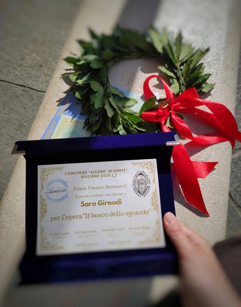 CARMAGNOLA - L'autrice Sara Giraudi premiata al concorso internazionale di poesia L'Alloro di Dante - FOTO