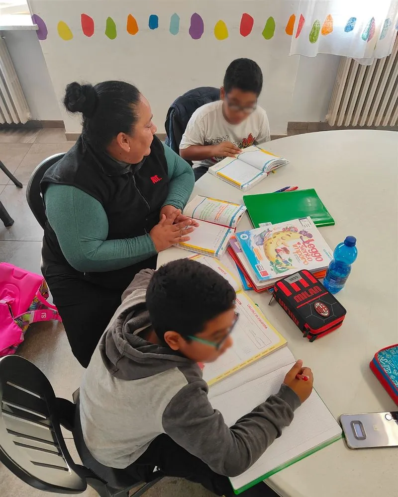 CARMAGNOLA - I dipendenti della Teksid donano materiale scolastico ai bambini di famiglie in difficoltà - FOTO