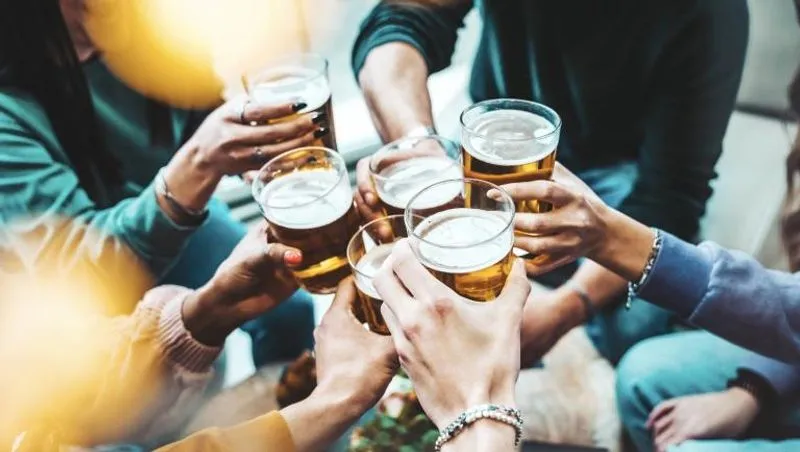 CARMAGNOLA - Troppe liti tra ubriachi ed episodi di disturbo della quiete pubblica: scatta l'ordinanza anti alcol