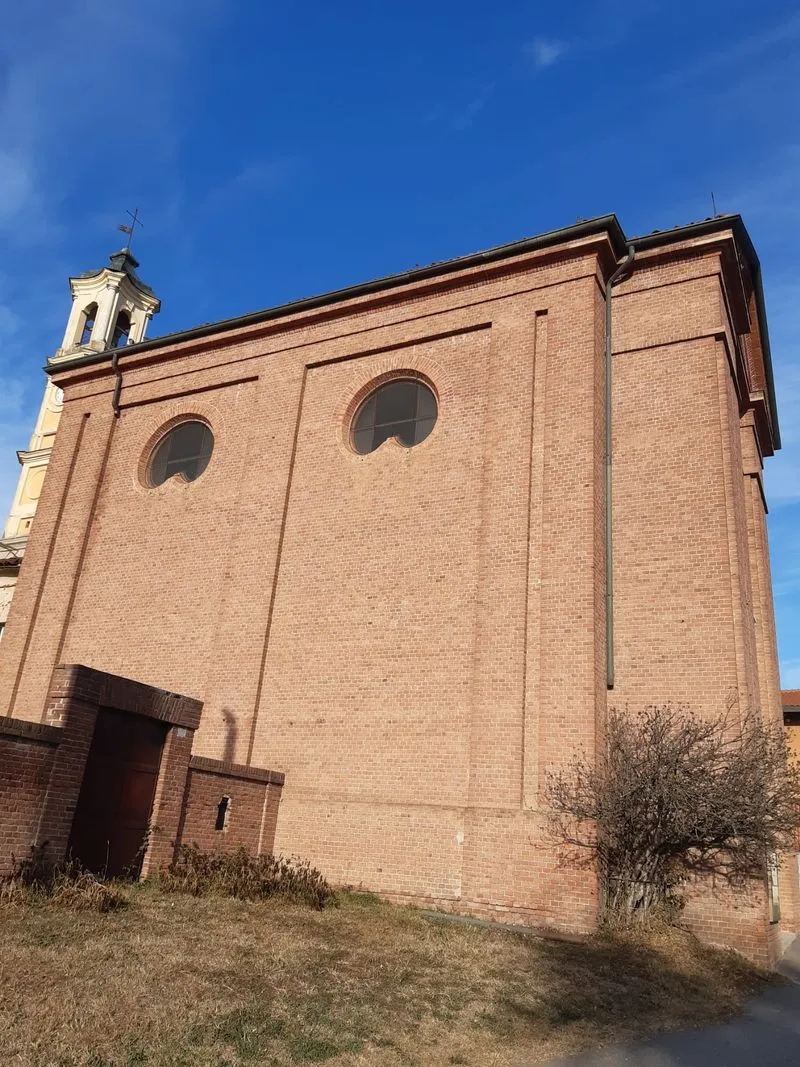 CARMAGNOLA - Ladri di rame in azione: rubate le grondaie della chiesa dei Tuninetti - FOTO