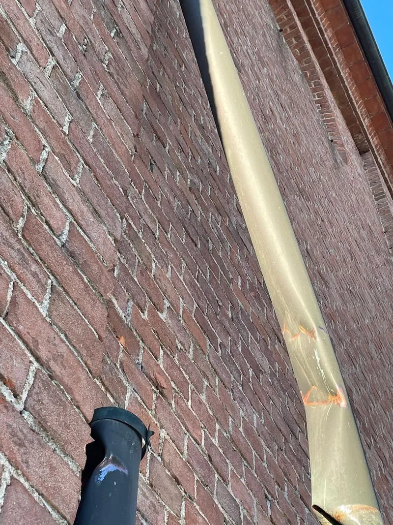 CARMAGNOLA - Ladri di rame in azione: rubate le grondaie della chiesa dei Tuninetti - FOTO