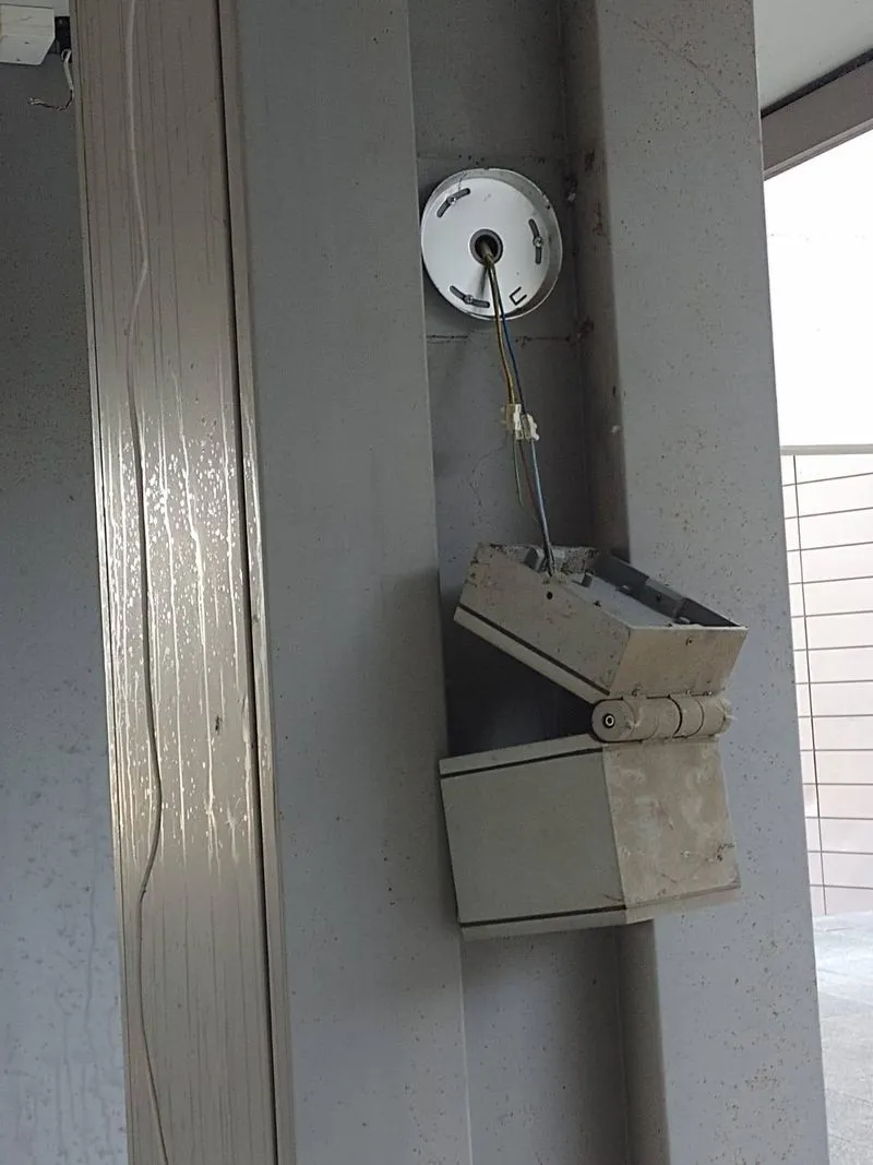 CARMAGNOLA - Vandali scatenati contro la nuova parrocchia di Salsasio: «La situazione sta degenerando» - FOTO