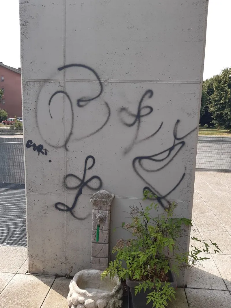CARMAGNOLA - Vandali scatenati contro la nuova parrocchia di Salsasio: «La situazione sta degenerando» - FOTO