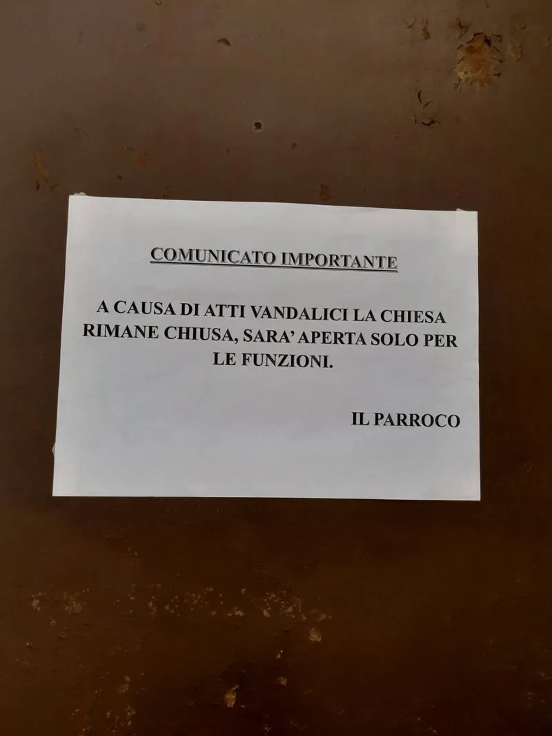 CARMAGNOLA - Vandali scatenati contro la nuova parrocchia di Salsasio: «La situazione sta degenerando» - FOTO