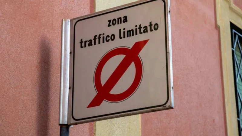 CARMAGNOLA - Partita la zona a traffico limitato scolastica in viale Garibaldi