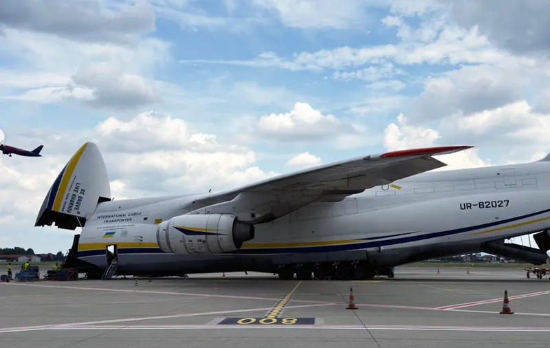 TORINO-CASELLE - A sorpresa in aeroporto è nuovamente atterrato il «Gigante dei cieli»: l'Antonov - FOTO