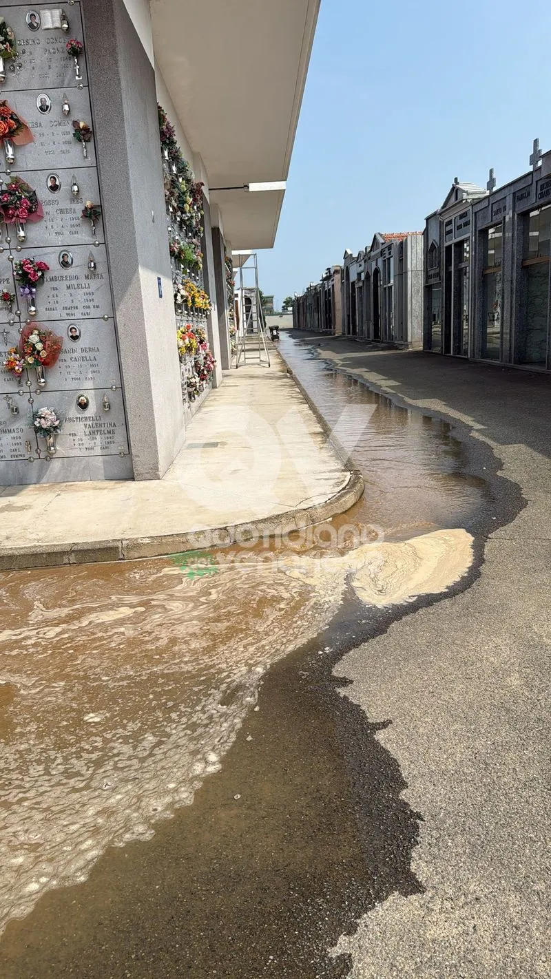 CASELLE - Si ottura un fosso di irrigazione: e il cimitero si allaga - FOTO