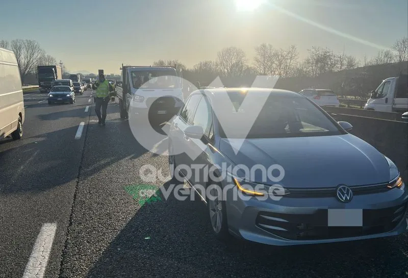 INCIDENTE IN TANGENZIALE TRA CASELLE E BORGARO - Scontro fra tre mezzi, due persone ferite - FOTO