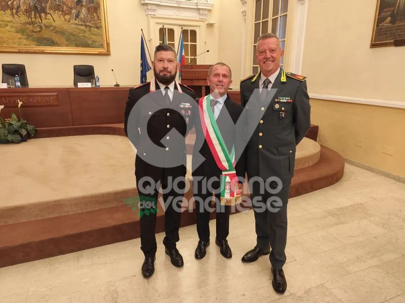 CASELLE - Una vita dedicata ai Carabinieri e alla Finanza: i neo Cavalieri Fabio Fornaiolo e Felice Varchetta - FOTO