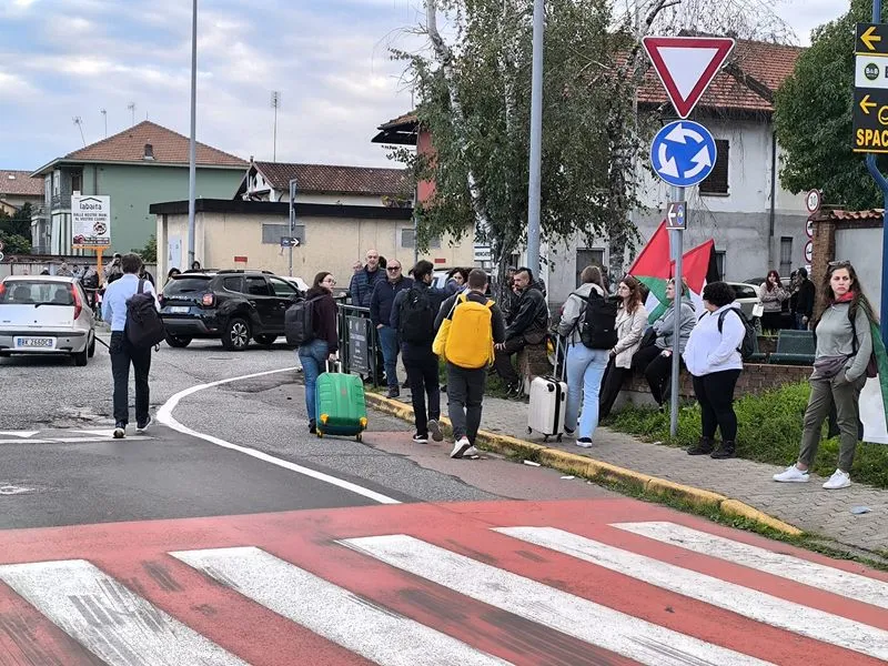 CASELLE - La manifestazione per la Palestina finisce tra scontri e l'invasione dell'aeroporto - FOTO
