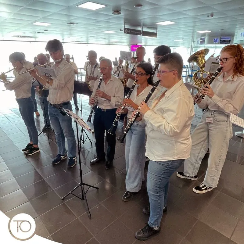 CASELLE - Festa della Musica 2025: passeggeri rapiti dal concerto della Filarmonica "La Novella" - FOTO