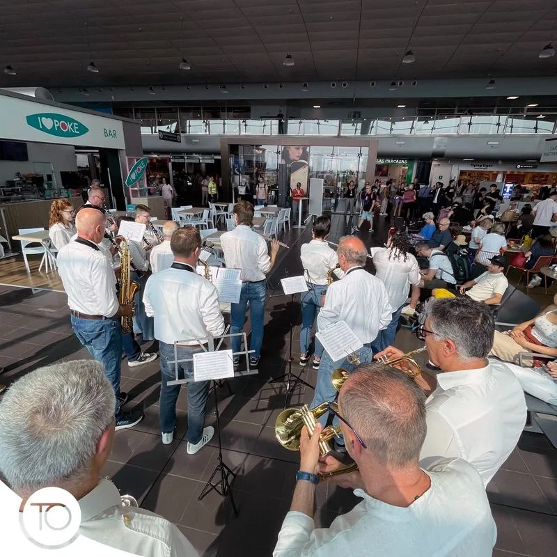 CASELLE - Festa della Musica 2025: passeggeri rapiti dal concerto della Filarmonica "La Novella" - FOTO