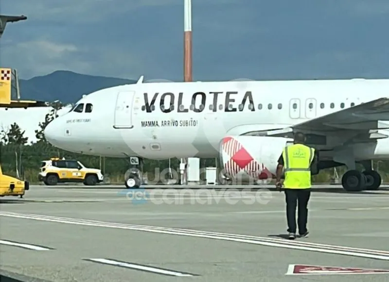 ATTERRAGGIO D'EMERGENZA A CASELLE - Guasto al motore di un Airbus 320 diretto a Lione