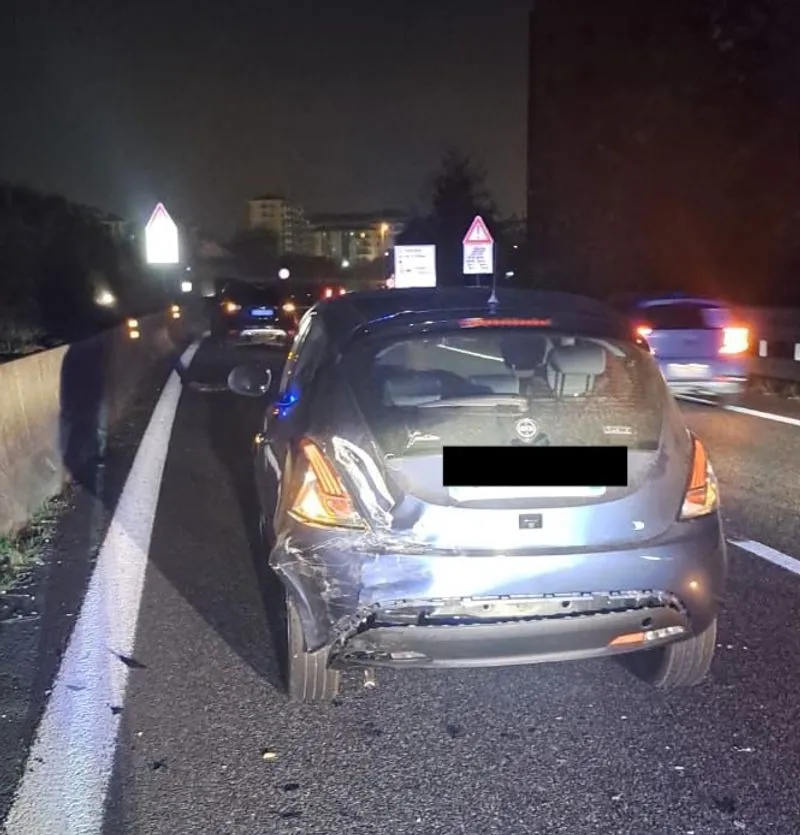 TRIPLO INCIDENTE NEL RACCORDO TORINO-CASELLE - Tre feriti, otto mezzi coinvolti e lunghissime code - FOTO