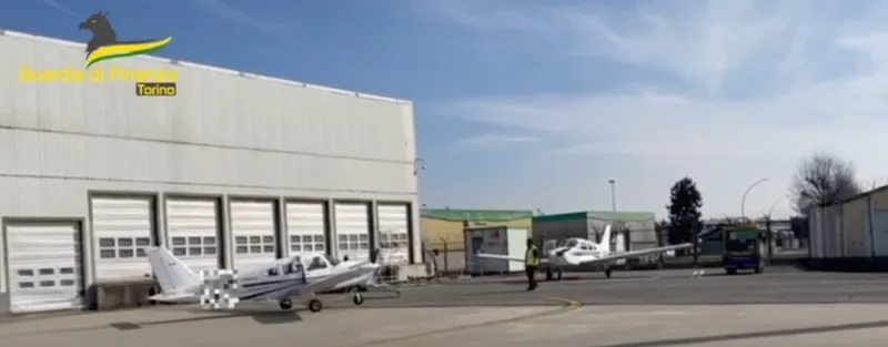 TORINO-CASELLE - La Finanza indaga sugli «aerotaxi»: scoperta evasione fiscale da 1.5 milioni di euro