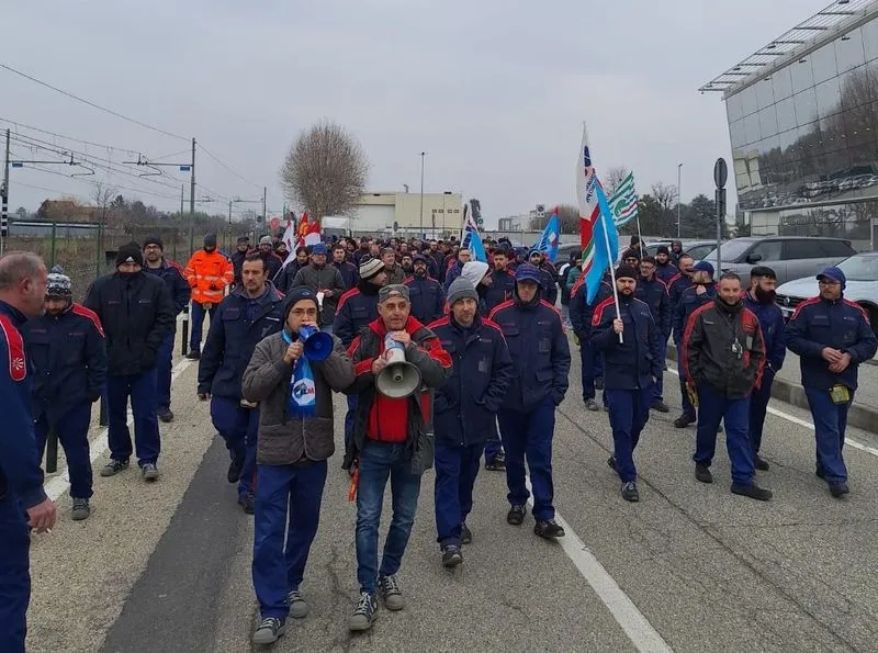 CASELLE - Metalmeccanici, 600 lavoratori in sciopero alla Leonardo