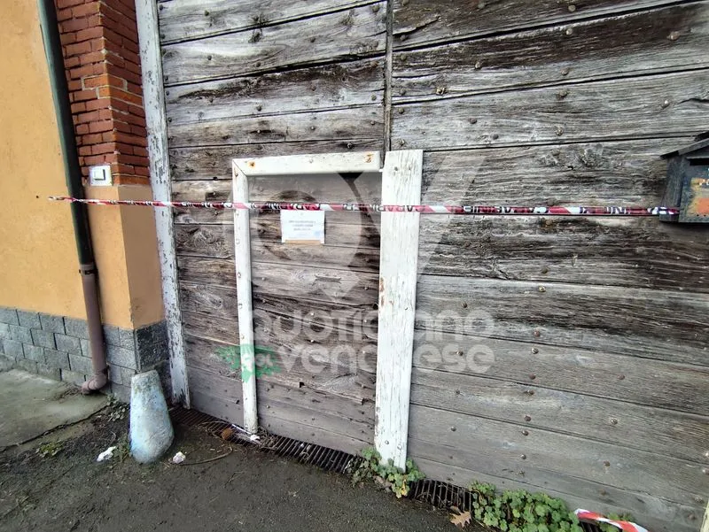 CASELLE - 65enne ripetutamente colpita alla testa con la «sparachiodi»: arrestato il figlio di 40 anni - FOTO