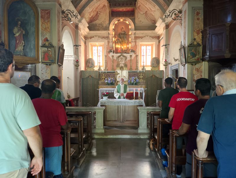 CASELLE - Alla Cappella di Sant'Anna il pellegrinaggio dei futuri sacerdoti salesiani - FOTO