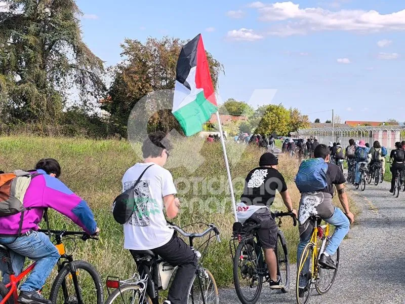 CASELLE - Nuova protesta «Pro Pal»: attivisti entrano in aeroporto - FOTO