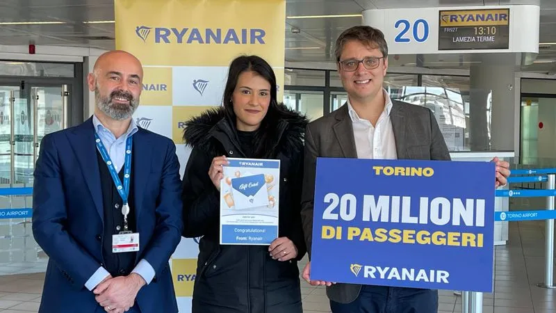 CASELLE - Ryanair celebra 20 milioni di passeggeri al Sandro Pertini
