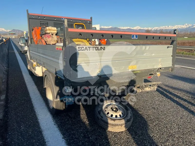CASELLE-BORGARO - Scontro in tangenziale, tre veicoli coinvolti e due persone ferite: traffico in tilt - FOTO