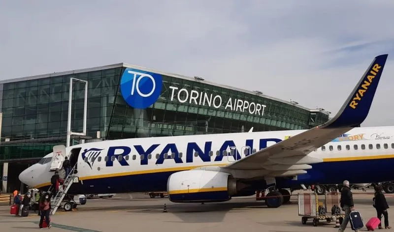 CASELLE - Il volo arriva a Dublino con oltre tre ore di ritardo: compagnia aerea condannata a risarcire il passeggero