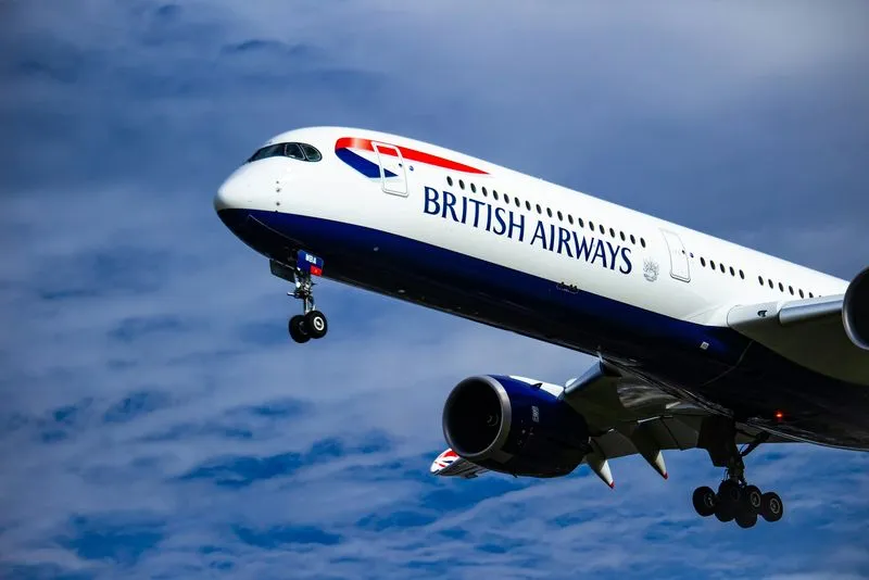 CASELLE - Volo in ritardo di tre ore, passeggeri per Londra bloccati