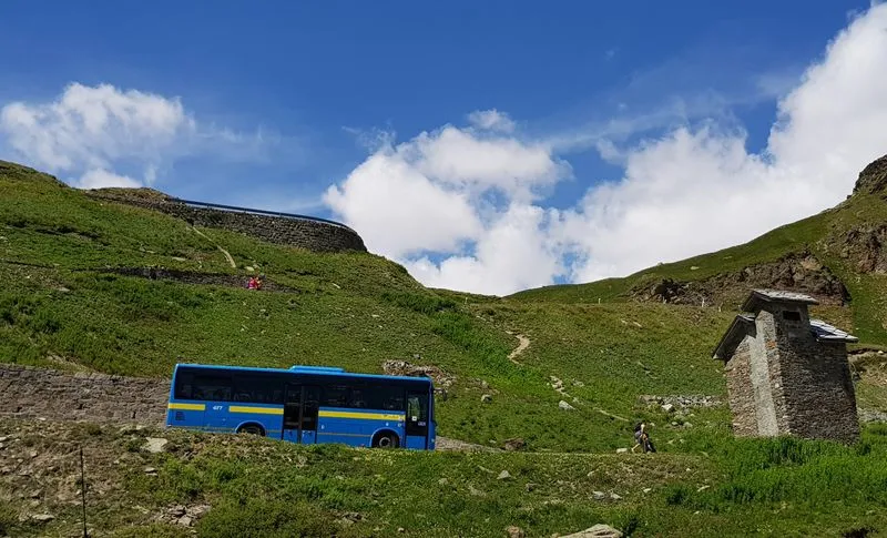 CERESOLE REALE - In attesa del numero chiuso e del ticket a pagamento, via libera alle navette bus per il Nivolet