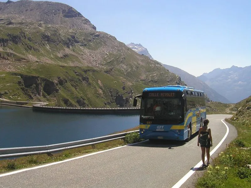 CERESOLE REALE - Dal 2 agosto si pagano 10 euro per andare al Nivolet: stop dopo 350 veicoli