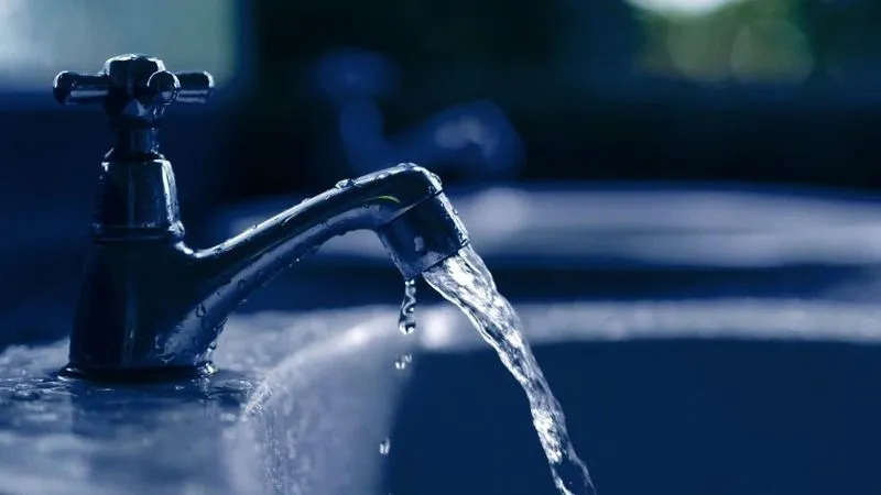 CHIVASSO - Troppo ferro nell'acqua, alla scuola dell'infanzia di Betlemme si beve dalle bottigliette di plastica