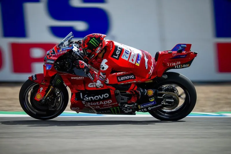 CHIVASSO - Moto Gp, Bagnaia non ingrana: solo sesto nella Sprint in Gran Bretagna