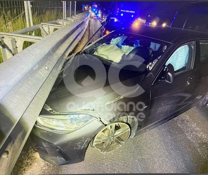 CHIVASSO - Si schianta contro il guardrail dell'autostrada, forse voleva farla finita: indaga la polizia stradale