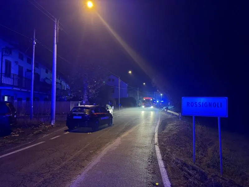 CIRIE' - Si schianta con l'auto contro una cancellata e danneggia una colonnina del gas: paura a Rossignoli