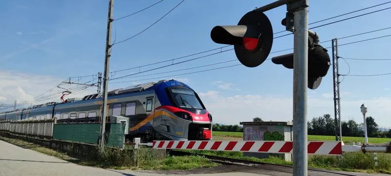 CIRIE' - Passaggi a livello con tempi di attesa biblici, automobilisti esasperati: «Si creano disagi e pericoli»