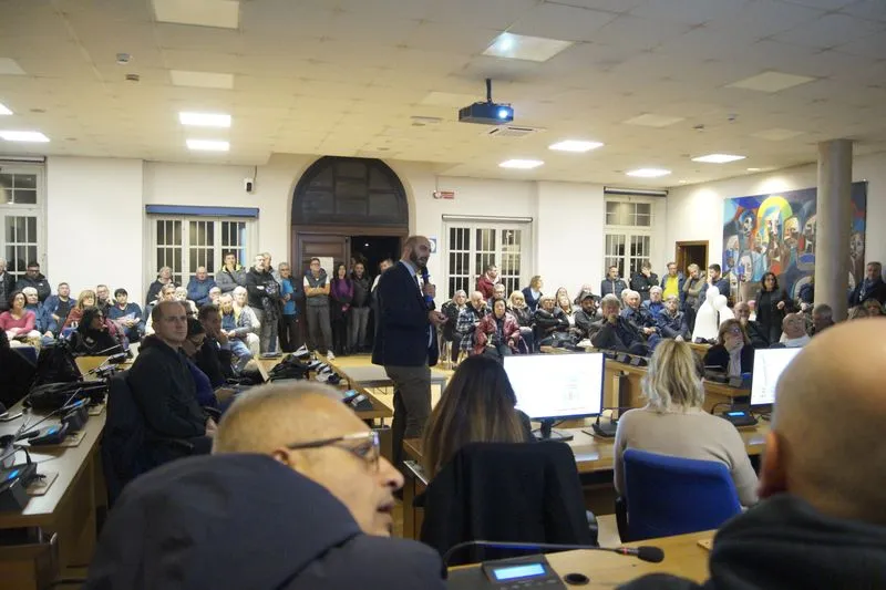 COLLEGNO - Quale futuro per il mercato di Santa Maria: due le ipotesi e oltre 15 mesi di lavori - FOTO