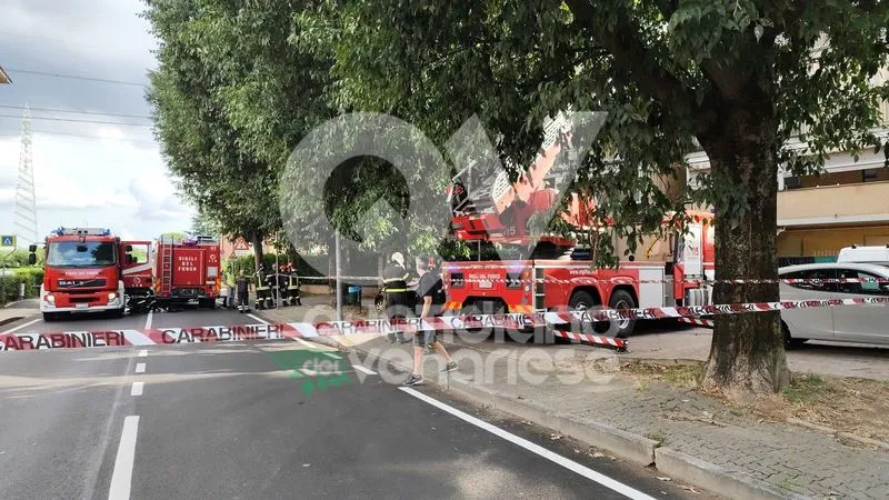 COLLEGNO - Incendio e forte esplosione in un alloggio in via Villa Cristina: paura a Savonera - FOTO