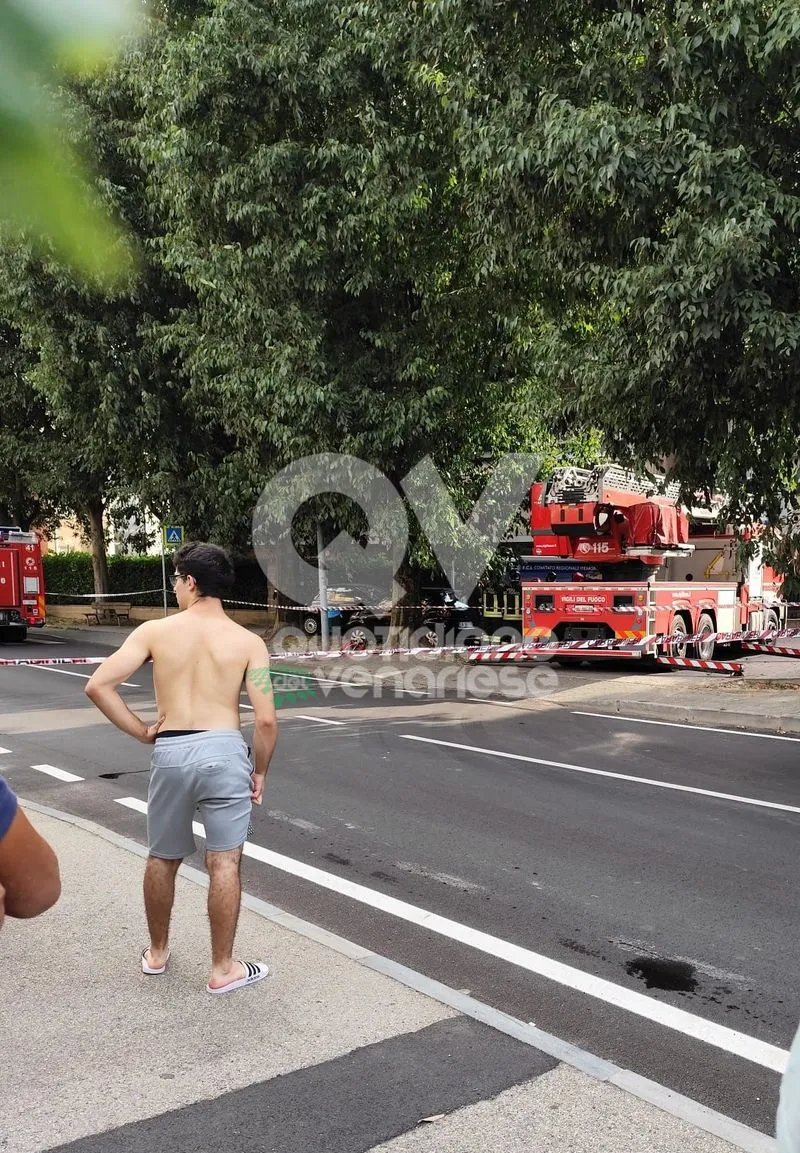 COLLEGNO - Incendio e forte esplosione in un alloggio in via Villa Cristina: paura a Savonera - FOTO