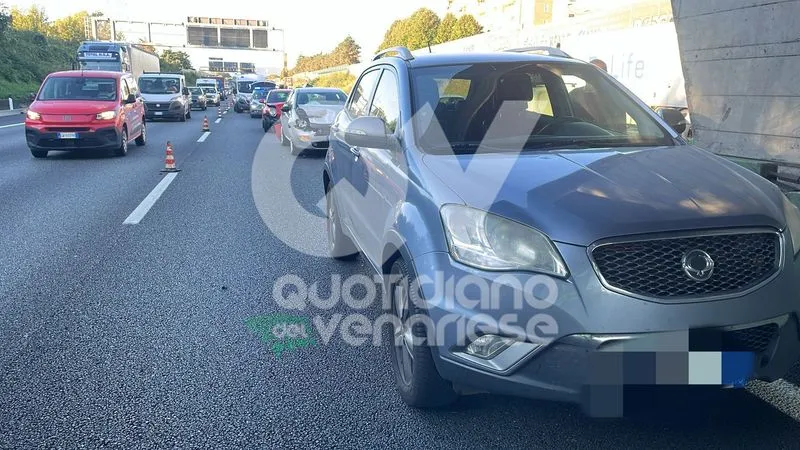 INCIDENTE IN TANGENZIALE A COLLEGNO - Scontro fra tre auto: una persona ferita - FOTO