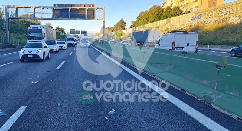 INCIDENTE IN TANGENZIALE A COLLEGNO - Scontro fra tre auto: una persona ferita - FOTO